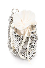 Cargar imagen en el visor de la galería, Braided Shiny Beads Top Handle Swing Clutch Bag
