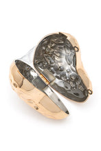 Cargar imagen en el visor de la galería, CCB Textured Heart Shape Molded Swing Clutch Bag
