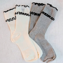 Cargar imagen en el visor de la galería, Ribbon Ripple Socks Set Of 2
