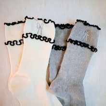Cargar imagen en el visor de la galería, Ribbon Ripple Socks Set Of 2
