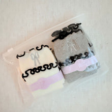 Cargar imagen en el visor de la galería, Ribbon Ripple Socks Set Of 2
