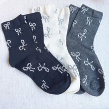 Cargar imagen en el visor de la galería, Lovely Bows Around Socks Set Of 3
