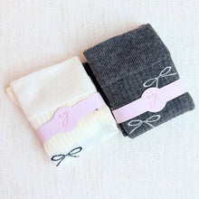 Cargar imagen en el visor de la galería, Bow Minimalist Socks Set Of 2
