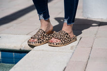 Load image into Gallery viewer, Brown Leopard Insanely Comfy Slides
