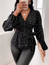 Cargar imagen en el visor de la galería, Heart Print Surplice Balloon Sleeve Blouse
