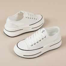Cargar imagen en el visor de la galería, Tied Round Toe Platform Sneakers

