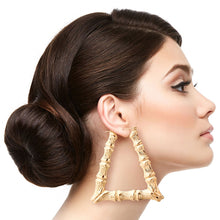 Cargar imagen en el visor de la galería, Gold Triangle Bamboo Hoop Earrings
