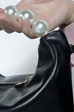 Cargar imagen en el visor de la galería, Adored PU Leather Pearl Handbag
