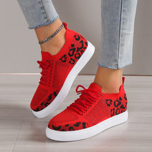 Cargar imagen en el visor de la galería, Lace-Up Leopard Flat Sneakers
