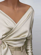 Cargar imagen en el visor de la galería, Surplice Long Sleeve Blouse
