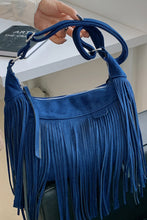 Cargar imagen en el visor de la galería, Suede Fringe Adjustable Strap Shoulder Bag
