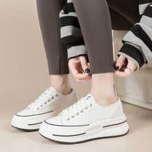 Cargar imagen en el visor de la galería, Tied Round Toe Platform Sneakers
