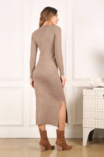 Cargar imagen en el visor de la galería, V-Neck Sweater Maxi Dress
