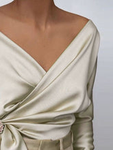Cargar imagen en el visor de la galería, Surplice Long Sleeve Blouse
