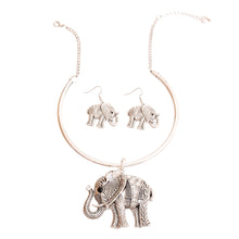 Cargar imagen en el visor de la galería, Burnished Silver Engraved Elephant Set
