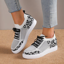 Cargar imagen en el visor de la galería, Lace-Up Leopard Flat Sneakers
