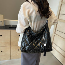 Cargar imagen en el visor de la galería, Quilted Nylon Travel Bag
