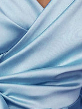 Cargar imagen en el visor de la galería, Surplice Long Sleeve Blouse

