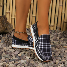 Cargar imagen en el visor de la galería, Plaid Round Toe Slip-Ons
