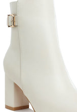 Cargar imagen en el visor de la galería, Conchos Belt Detail Block Heel Boots
