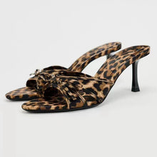 Cargar imagen en el visor de la galería, Bow Leopard Kitten Heel Sandals
