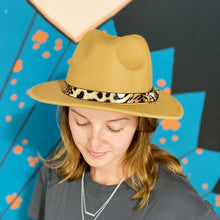 Cargar imagen en el visor de la galería, Leopard Band Fedora Hat
