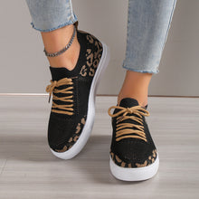 Cargar imagen en el visor de la galería, Lace-Up Leopard Flat Sneakers
