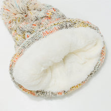 Cargar imagen en el visor de la galería, Contrast Cable-Knit Hat with Pompom
