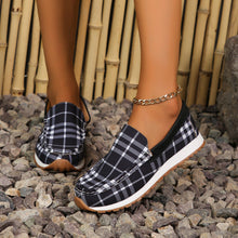 Cargar imagen en el visor de la galería, Plaid Round Toe Slip-Ons
