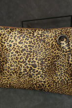 Cargar imagen en el visor de la galería, Leopard PU Leather Clutch
