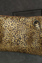 Load image into Gallery viewer, Leopard PU Leather Clutch
