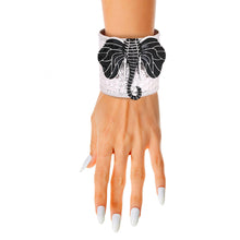 Cargar imagen en el visor de la galería, Black Elephant Head Cuff
