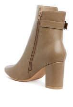 Cargar imagen en el visor de la galería, Conchos Belt Detail Block Heel Boots

