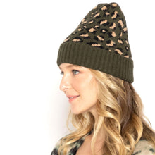 Cargar imagen en el visor de la galería, Olive Leopard Cuff Beanie
