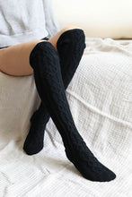 Cargar imagen en el visor de la galería, Knee High Cable Knit Socks
