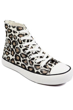 Cargar imagen en el visor de la galería, High Top Canvas Sneaker
