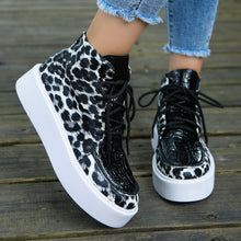 Cargar imagen en el visor de la galería, PU Leather Leopard Platform Sneakers
