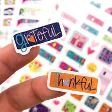Cargar imagen en el visor de la galería, NEW! Gratitude Finder® Gift Kit
