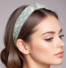 Cargar imagen en el visor de la galería, Dozen Pack Clover Monogram Teddy Knot Headbands
