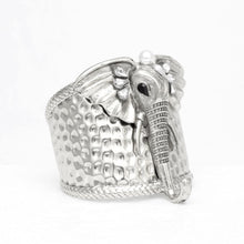 Cargar imagen en el visor de la galería, Cuff Burnished Silver Elephant Pearl Bracelet
