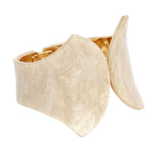 Cargar imagen en el visor de la galería, Cuff Ivory Marbled Pointed Hinge Bracelet Women
