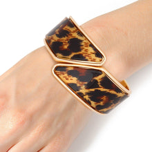 Cargar imagen en el visor de la galería, Bracelet Leopard and Gold Angled Cuff for Women
