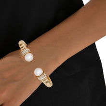 Cargar imagen en el visor de la galería, Bracelet Gold Thick Cable Classic Pearl Bangle
