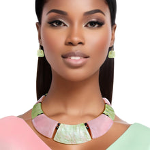 Cargar imagen en el visor de la galería, AKA Necklace Pink Green Plate Collar for Women
