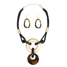 Load image into Gallery viewer, Pendant Jungle Luxe Gold Leopard Cord Necklace
