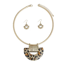 Cargar imagen en el visor de la galería, Pendant Geo Leopard Print Rigid Collar Necklace

