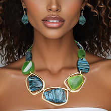 Cargar imagen en el visor de la galería, Collar Dreamy Marbled Green Artful Necklace Women
