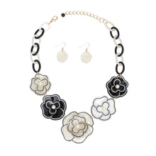 Load image into Gallery viewer, Collar 3D Black White Outlined Flower Necklace
