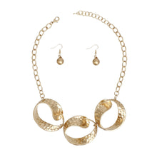 Cargar imagen en el visor de la galería, Chain Matte Gold Chunky Chain Modern Necklace
