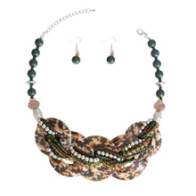 Cargar imagen en el visor de la galería, Camouflage Disc Shell Necklace
